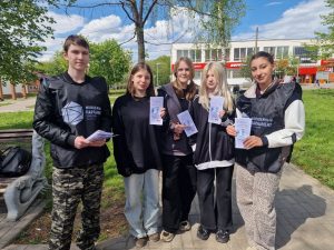 Активисты МП Воронова приняли участие в обходе территорий. Фото: официальная страница МП Вороново в социальных сетях