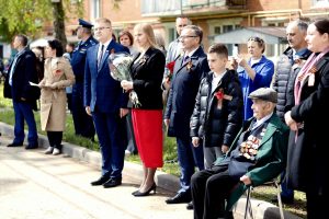 Представители МП Воронова поздравили ветерана Великой Отечественной войны. Фото: официальная страница МП Воронова в социальных сетях