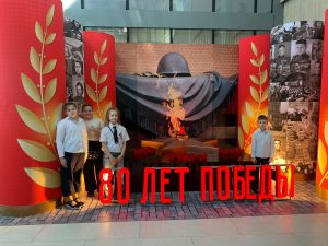 Юных художников ДК «Дружба» наградили за участие в Окуржном конкурсе «Майский праздник — День Победы». Фото: официальная страница ДК «Дружба» в социльных сетях