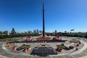 Ученики школы №2073 выступили на юбилейном параде «Не прервется связь поколений». Фото: официальная страница школы №2073 в социальных сетях